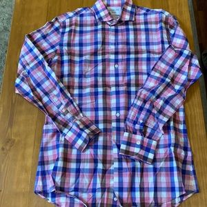 Men’s Slim Fit Ledbury 15 1/2 neck. 44 chest. 32 top of collar to bottom.